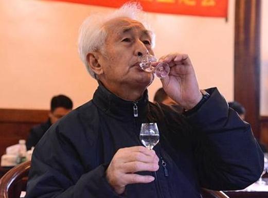 人物丨"茅台教父"季克良:一瓶茅台价格应略低于工人最低工资